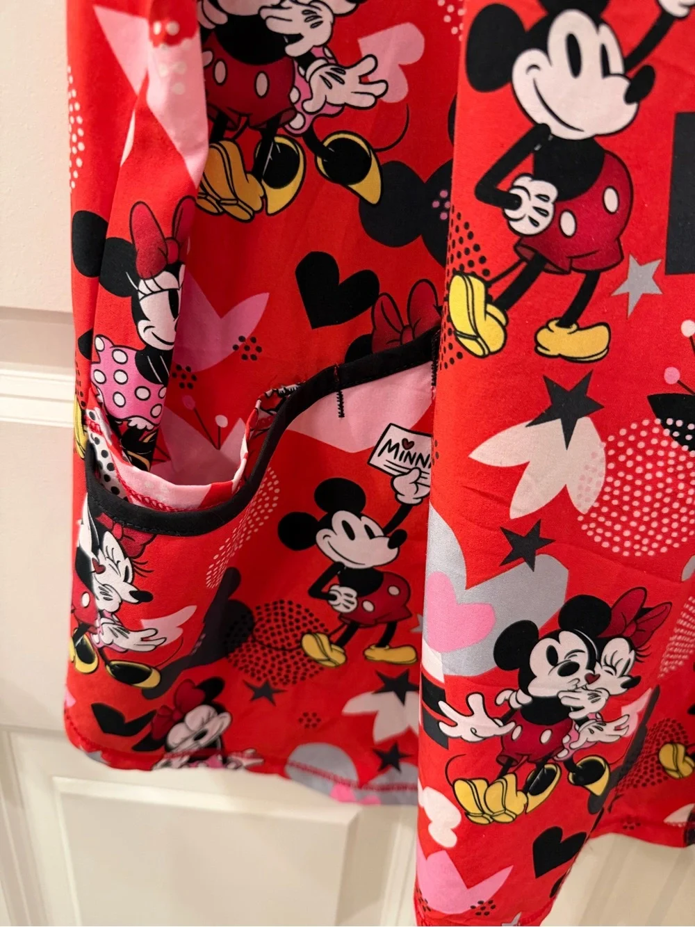 Disney Red Mickey & Minnie Print V-Neck Top/Scrubs Size XL - Picture 3 of 6